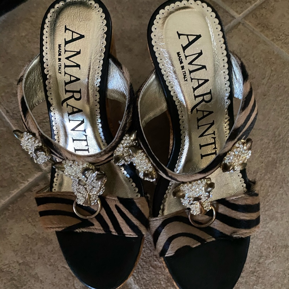 NWOB Amaranti Italian Designer Woman